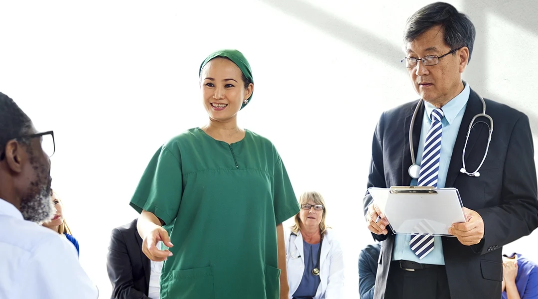 Advising health workers on field vaccination